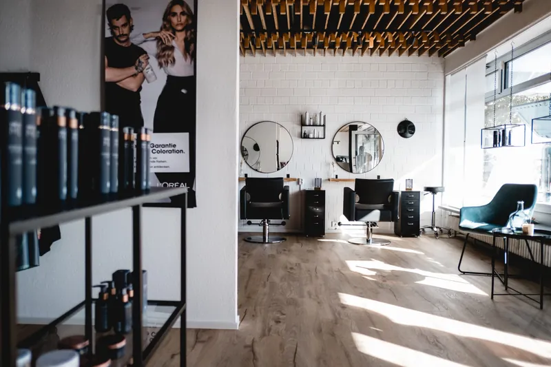 Helle Schneideplätze im Salon